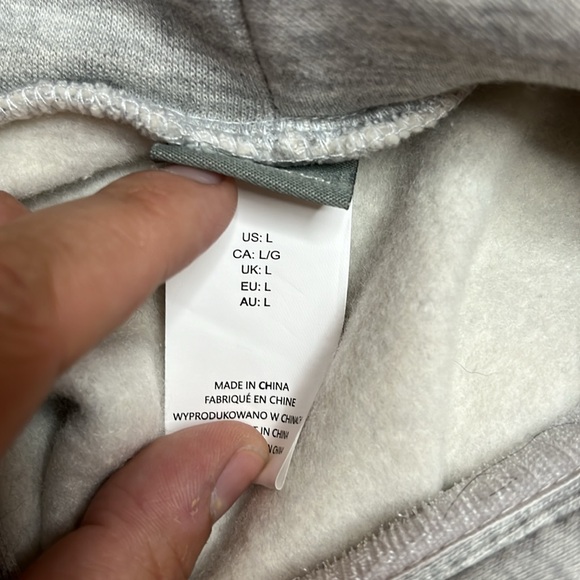 Canadian Dog Sweater - Picture 4 of 4